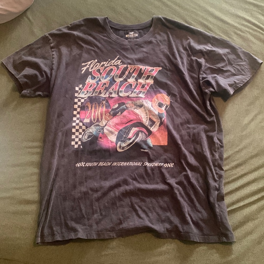 hollister graphic t-shirt